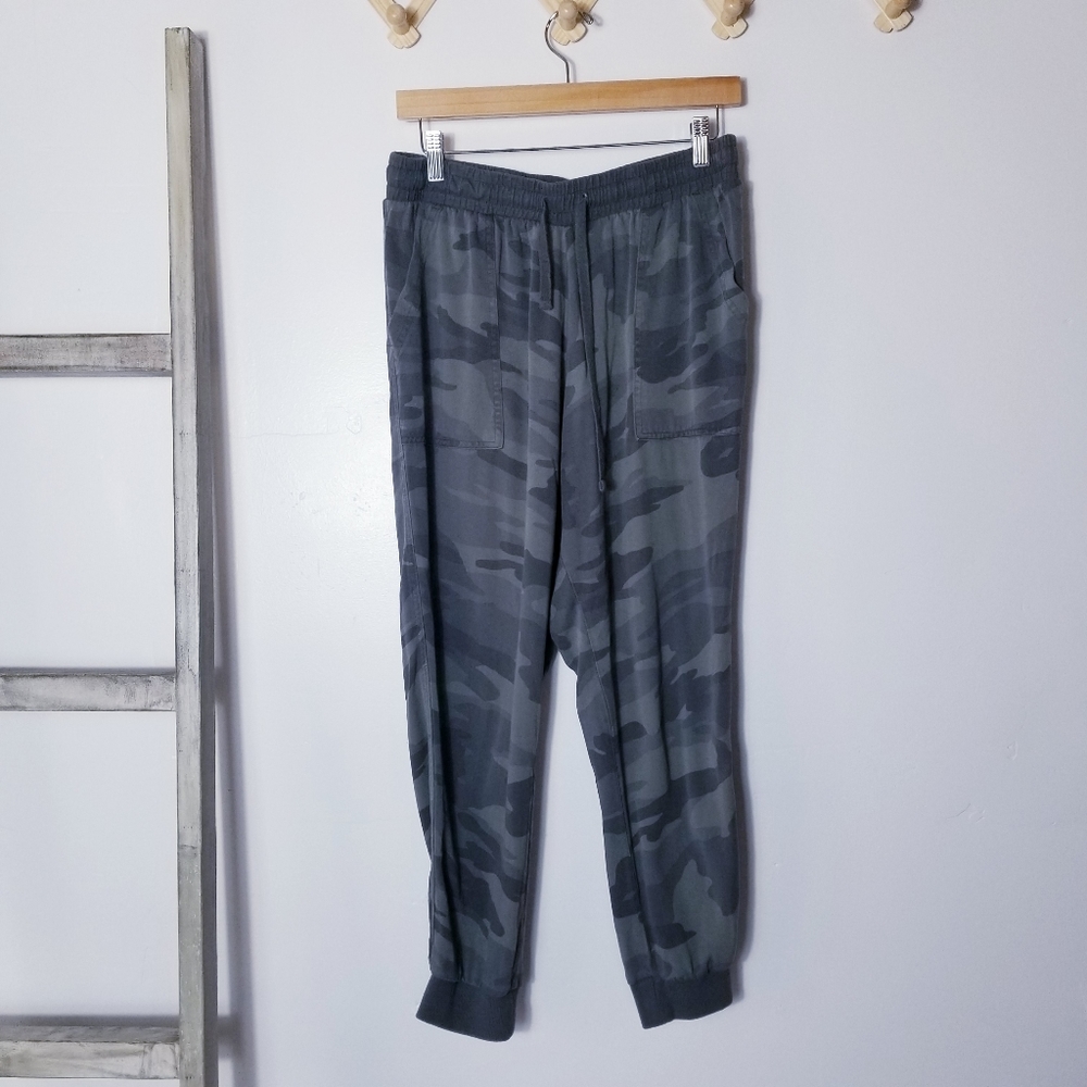 SPLENDID CAMO JOGGERS WITH POCKETS SIZE MEDIUM
